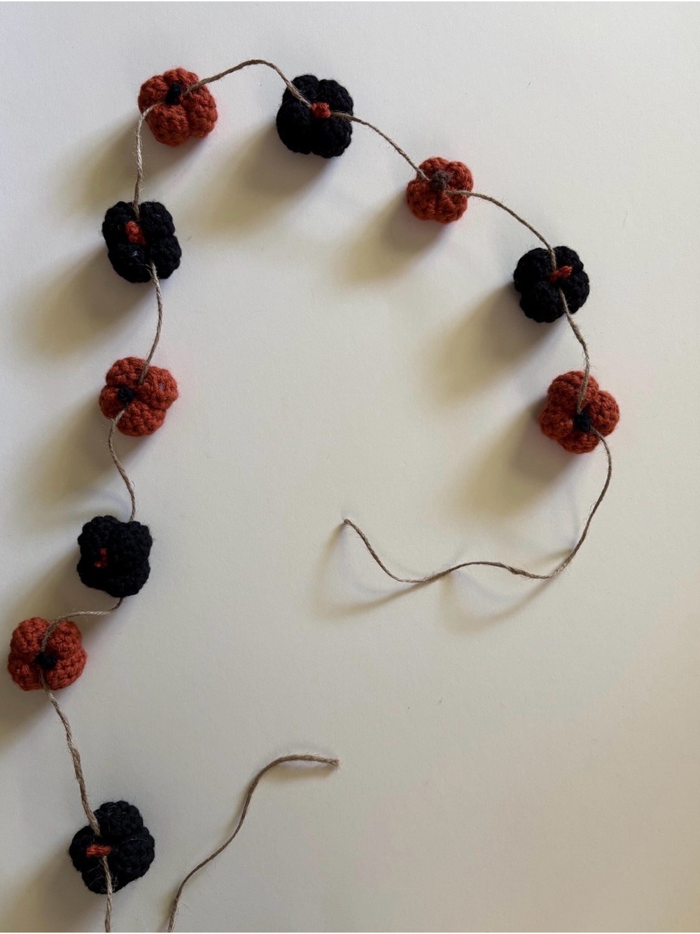 Hand Crafted Orange and Black Crochet mini Pumpkin Garland - Picture 4 of 4